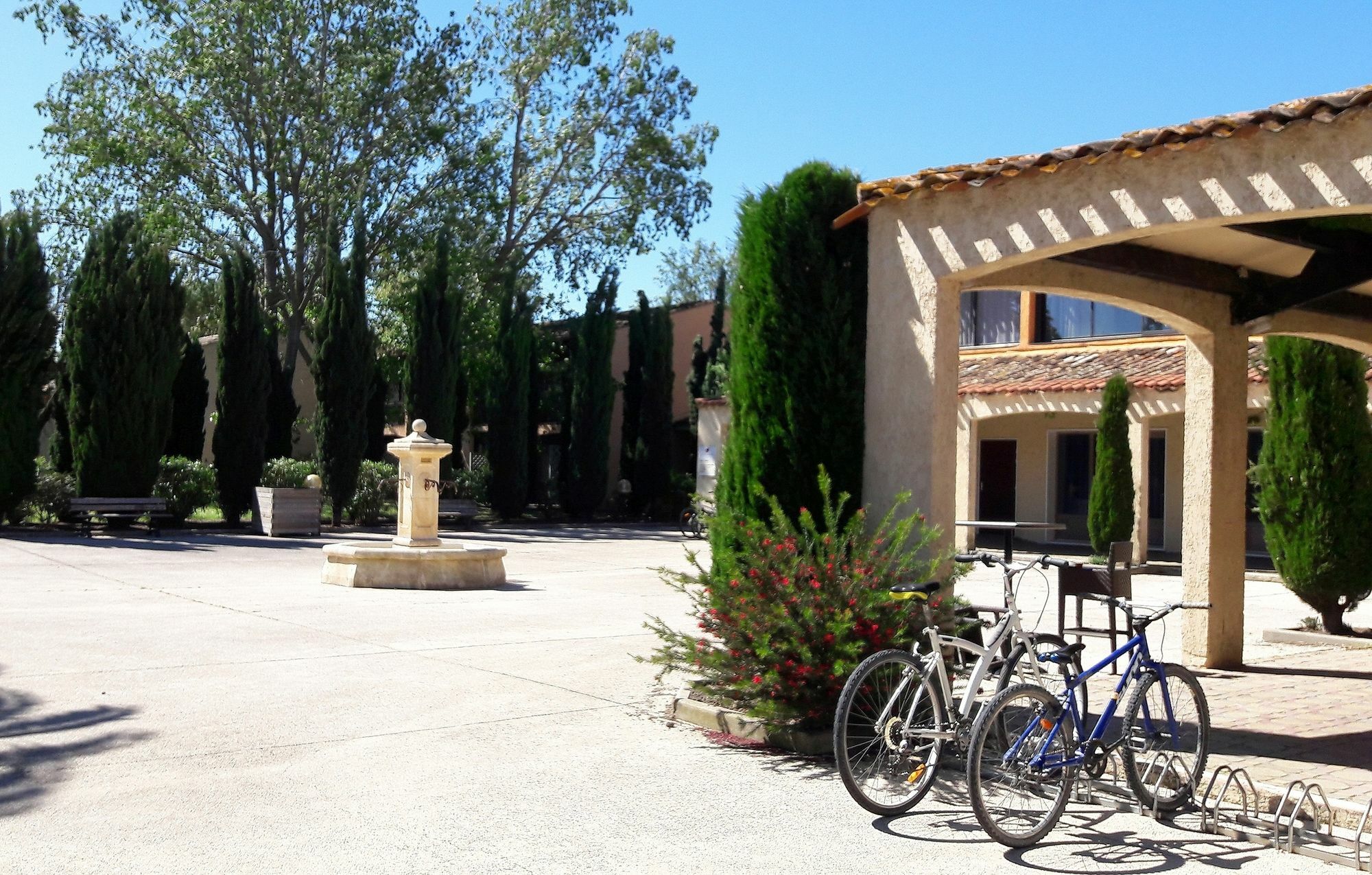 Residence Odalys Le Village Camarguais Les Gardians Arles Eksteriør billede
